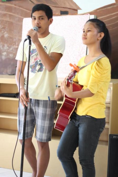Ralph and Shiela Mae entertained us as they sang. 